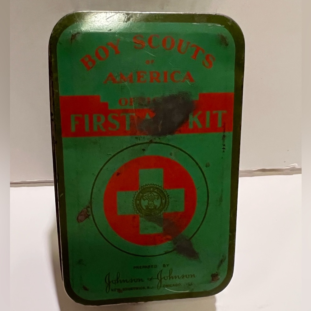VINTAGE BOY SCOUTS OF AMERICA FIRST AID KIT.